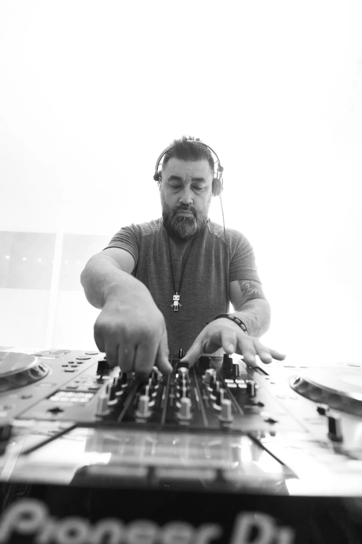 DJ set σε βραδινή εκδήλωση